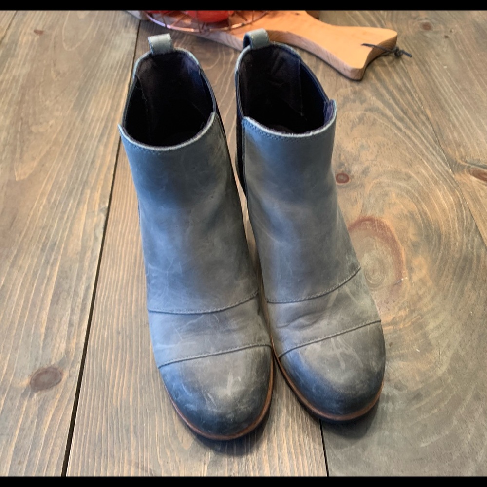 Sorel platform booties - distressed grey - size 7